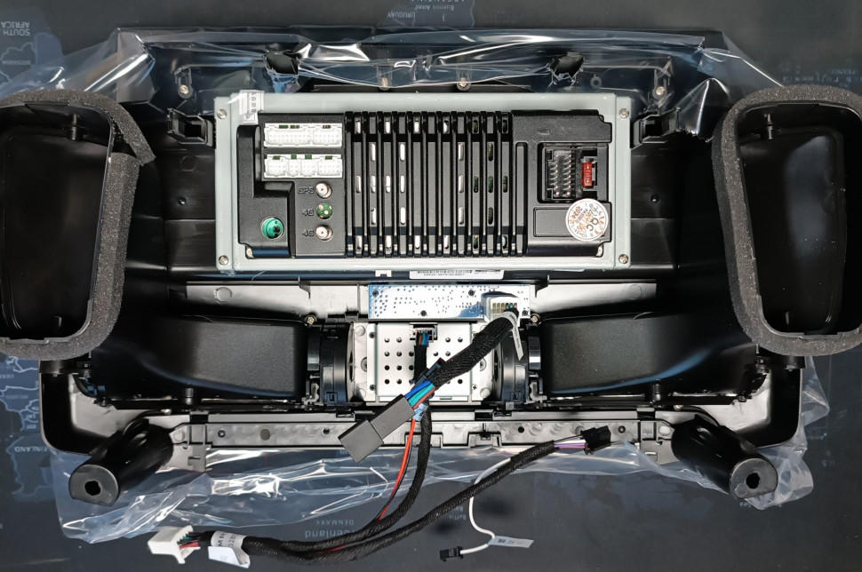 Магнитола для Toyota Land Cruiser 200 2007-2015 top - Carmedia MRW-3921H на Android 10, 8Гб+128Гб, 4G SIM-слот, CarPlay