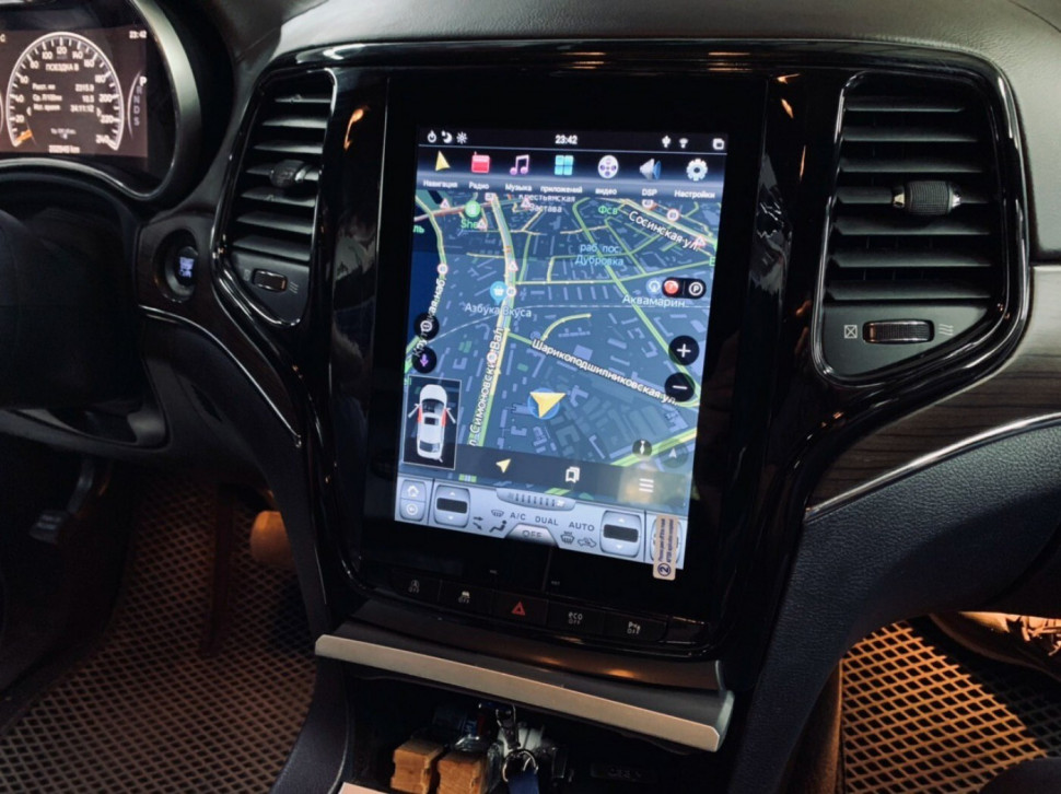 Магнитола для Jeep Grand Cherokee 2013-2022 (черный/шампань) - Carmedia ZF-1217-Q6 ("Тесла-Стиль") Android 11, 8ГБ+128ГБ, SIM-слот (CarPlay)