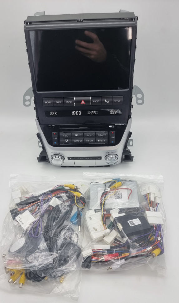 Магнитола для Toyota Land Cruiser 200 2015-2021 (без JBL) - Carmedia ZH-T1000 дисплей 10.1" на Android 12, 8/128Гб, CarPlay, 4G SIM-слот, блок климата в комплекте