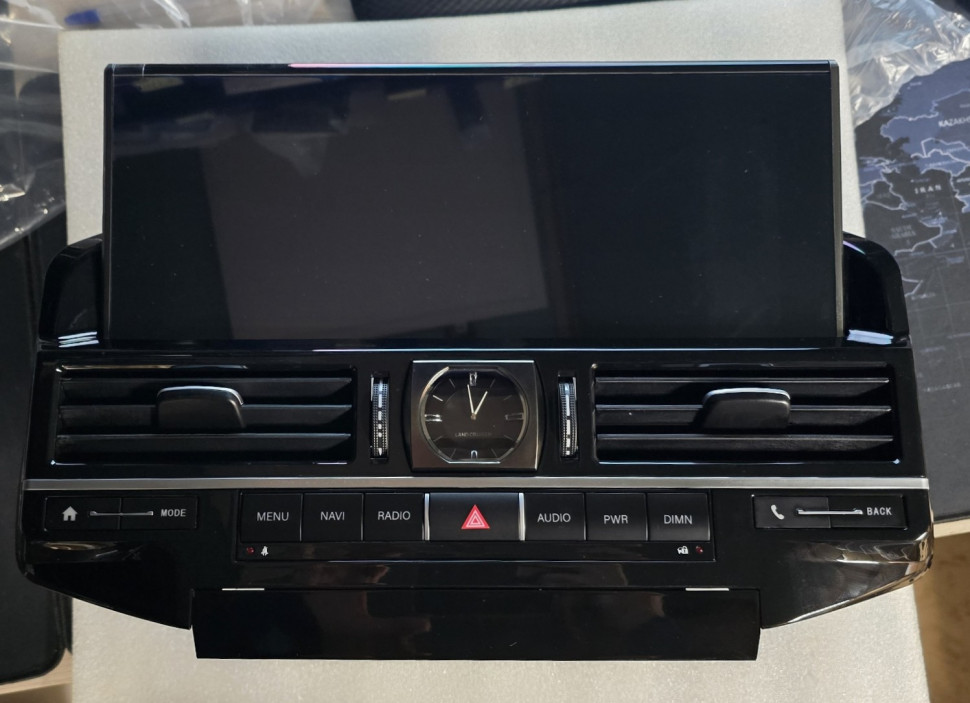 Магнитола для Toyota Land Cruiser 200 2015-2021 (топовая комплектация) - Carmedia BNR-16LCHMEG на Android 13, 8Гб+128Гб, 4G SIM-слот, CarPlay
