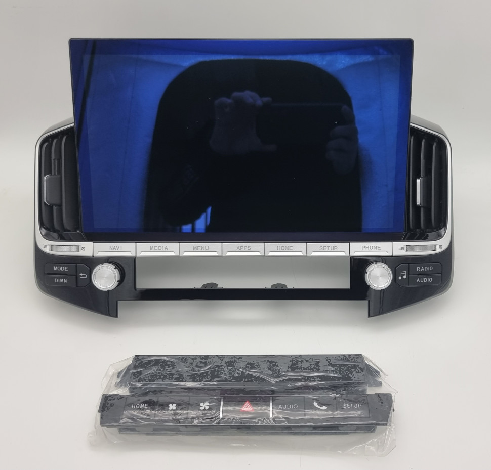 Магнитола для Toyota Land Cruiser 200 2015-2021 (для высоких комплектаций и 360) - Carmedia KP-T1304 на Android 10, 6Гб+128Гб, 4G SIM-слот, CarPlay