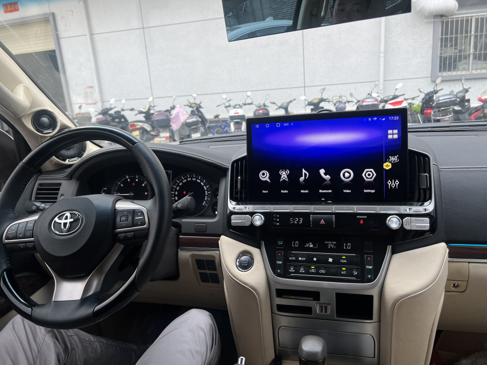 Магнитола для Toyota Land Cruiser 200 2015-2021 (для высоких комплектаций и 360) - Carmedia KP-T1304 на Android 10, 6Гб+128Гб, 4G SIM-слот, CarPlay