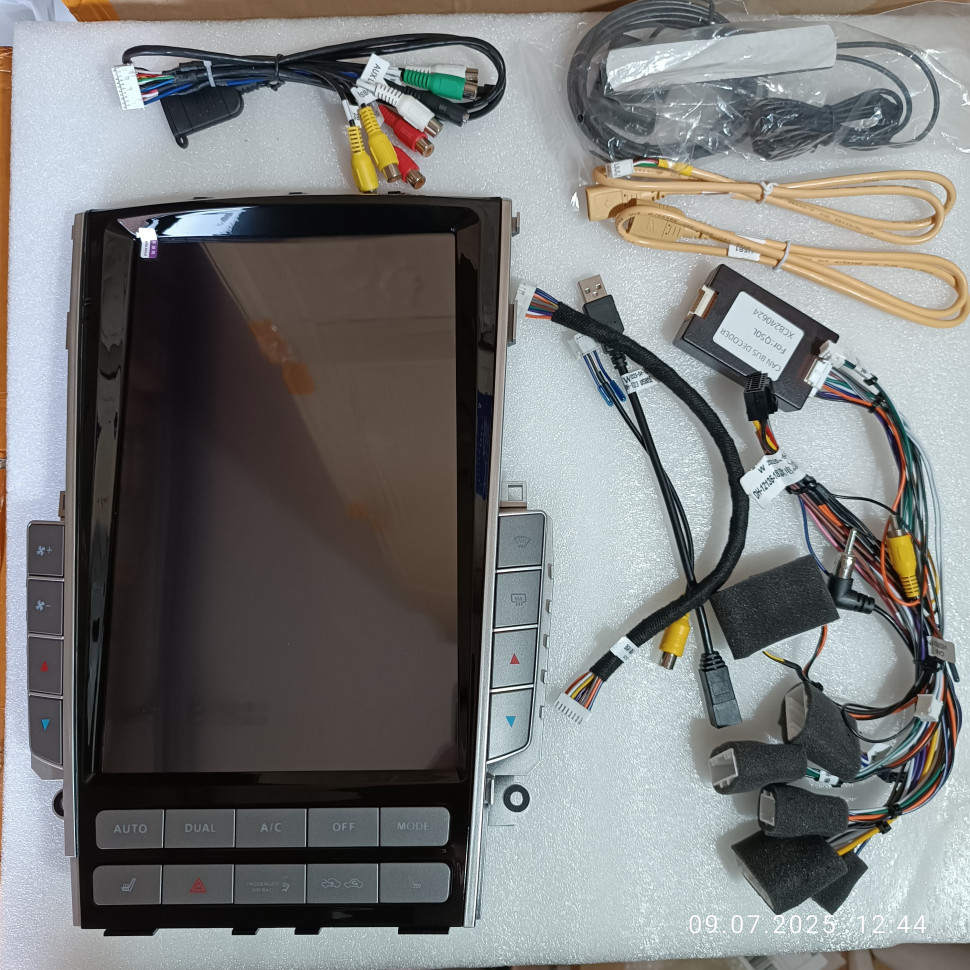 Магнитола для Infiniti Q50 / Q60 2012-2019 - Carmedia NH-I1361 экран 13.6" в стиле "Тесла" на Android 10, 8/128Гб, CarPlay, 4G SIM-слот