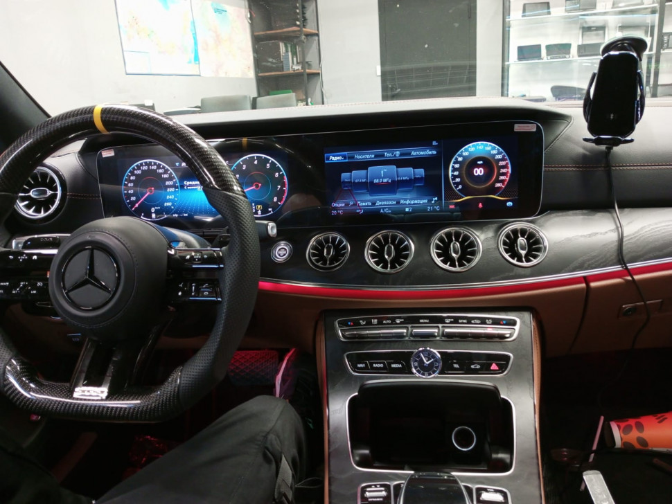 Магнитола для Mercedes-Benz E-класс (W213) 2016-2018 NTG 5.5 - Carmedia MRW-M1202 мониторы 12.3", Android 12, 8Гб+128Гб, 4G SIM-слот, CarPlay