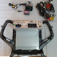 Магнитола для Jeep Cherokee 2014-2023 - Carmedia ZF-1018G-GE вертикальный экран 10.1" в стиле "Тесла" на Android 13, 8/128Гб, CarPlay, 4G SIM-слот