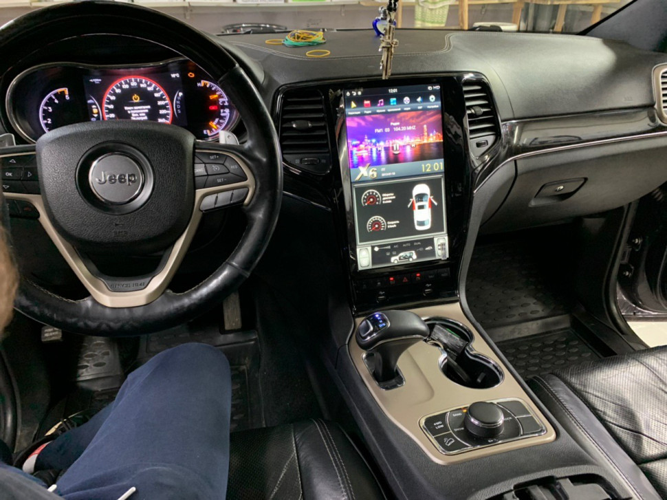 Магнитола для Jeep Grand Cherokee 2013-2021 - Carmedia ZF-1823B-GE Android 13, 8ГБ-128ГБ, SIM-слот, CarPlay