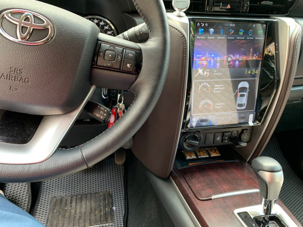 Магнитола для Toyota Fortuner 2015-2022 (климат) - Carmedia ZF-1238-GE вертикальный экран в стиле "Тесла" на Android 11, 8Гб+128Гб, CarPlay, 360, 4G SIM-слот