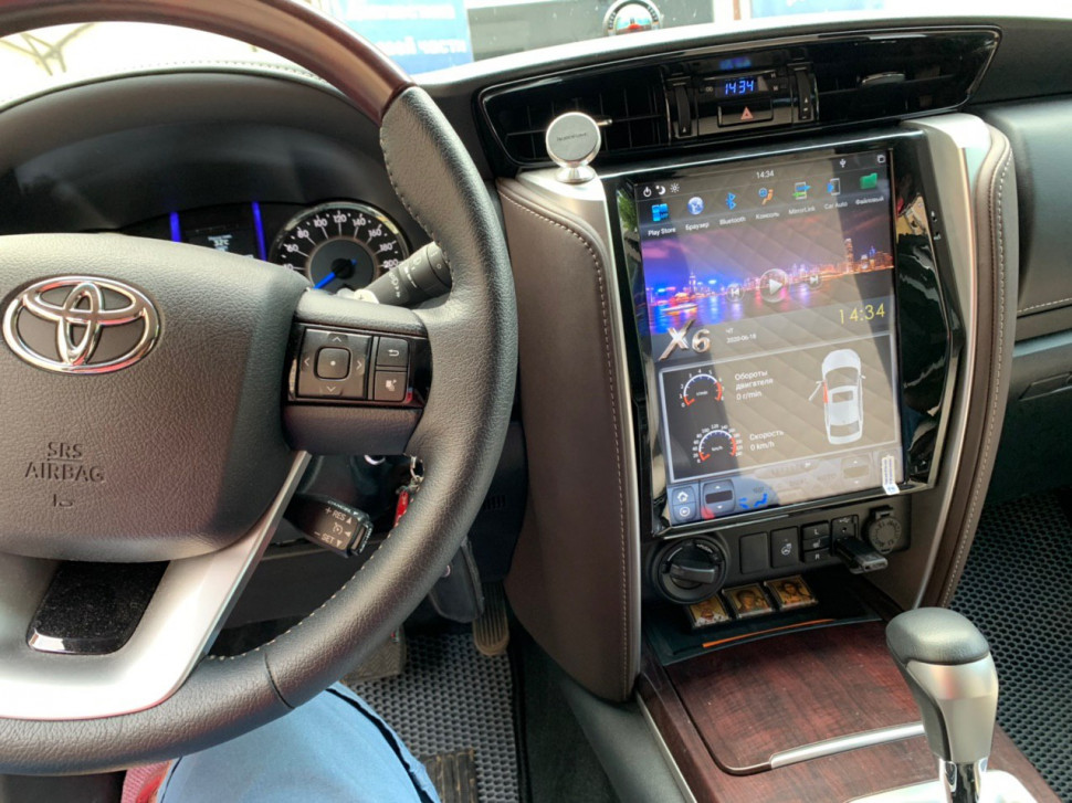 Магнитола для Toyota Fortuner 2015-2022 (климат) - Carmedia ZF-1238-GE вертикальный экран в стиле "Тесла" на Android 11, 8Гб+128Гб, CarPlay, 360, 4G SIM-слот