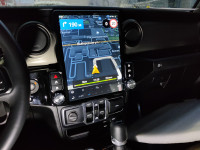 Магнитола для Jeep Wrangler 2018+ - Carmedia ZF-1315-GE вертикальный экран в стиле "Тесла" Android 13, 8ГБ-128ГБ, SIM-слот, CarPlay