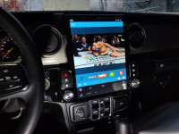 Магнитола для Jeep Wrangler 2018+ - Carmedia ZF-1315-GE вертикальный экран в стиле "Тесла" Android 13, 8ГБ-128ГБ, SIM-слот, CarPlay