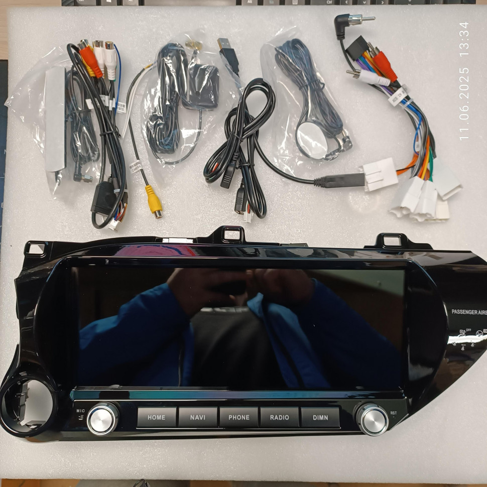 Магнитола для Toyota Hilux 8 2015-2023+ - Carmedia ZH-T1222 Android 12, 8/128ГБ, 8-ядер, SIM-слот