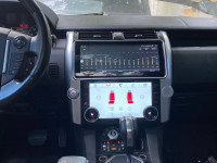 Магнитола для Land Rover Discovery 2009-2017 (DENSO / BOSCH) (взамен 5" экрана или монохрома) - Carmedia NH-R1210L монитор 12.3" на Android 10, 4ГБ+64ГБ, SIM-слот.